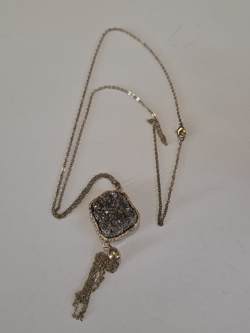 NRT [AVON] Gold-Tone Druzy Pendant Tassel Necklace -